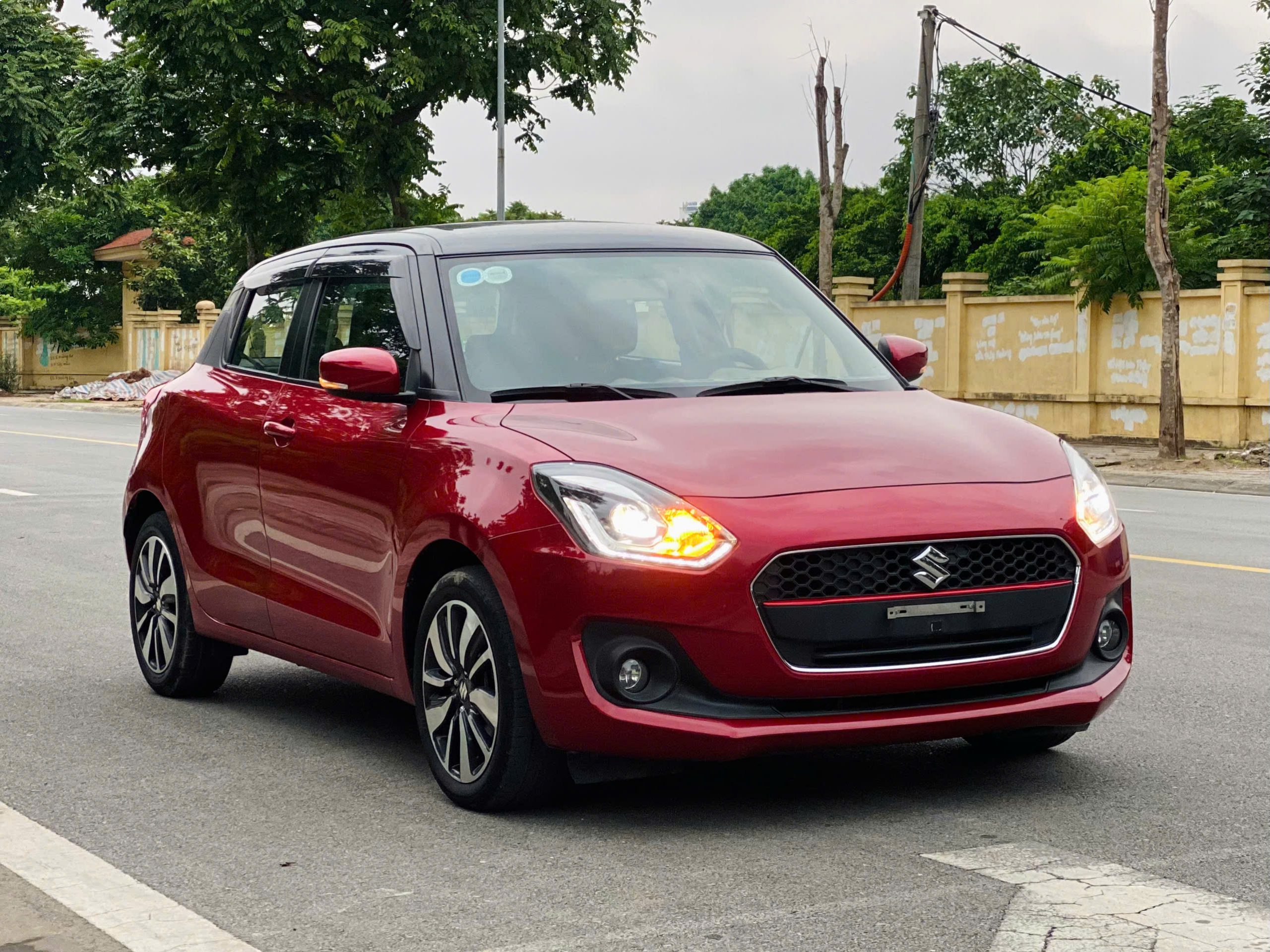 MUA SUZUKI SWIFT 2022 CŨ MÀU ĐỎ CHÍNH HÃNG TẠI HÀ NỘI