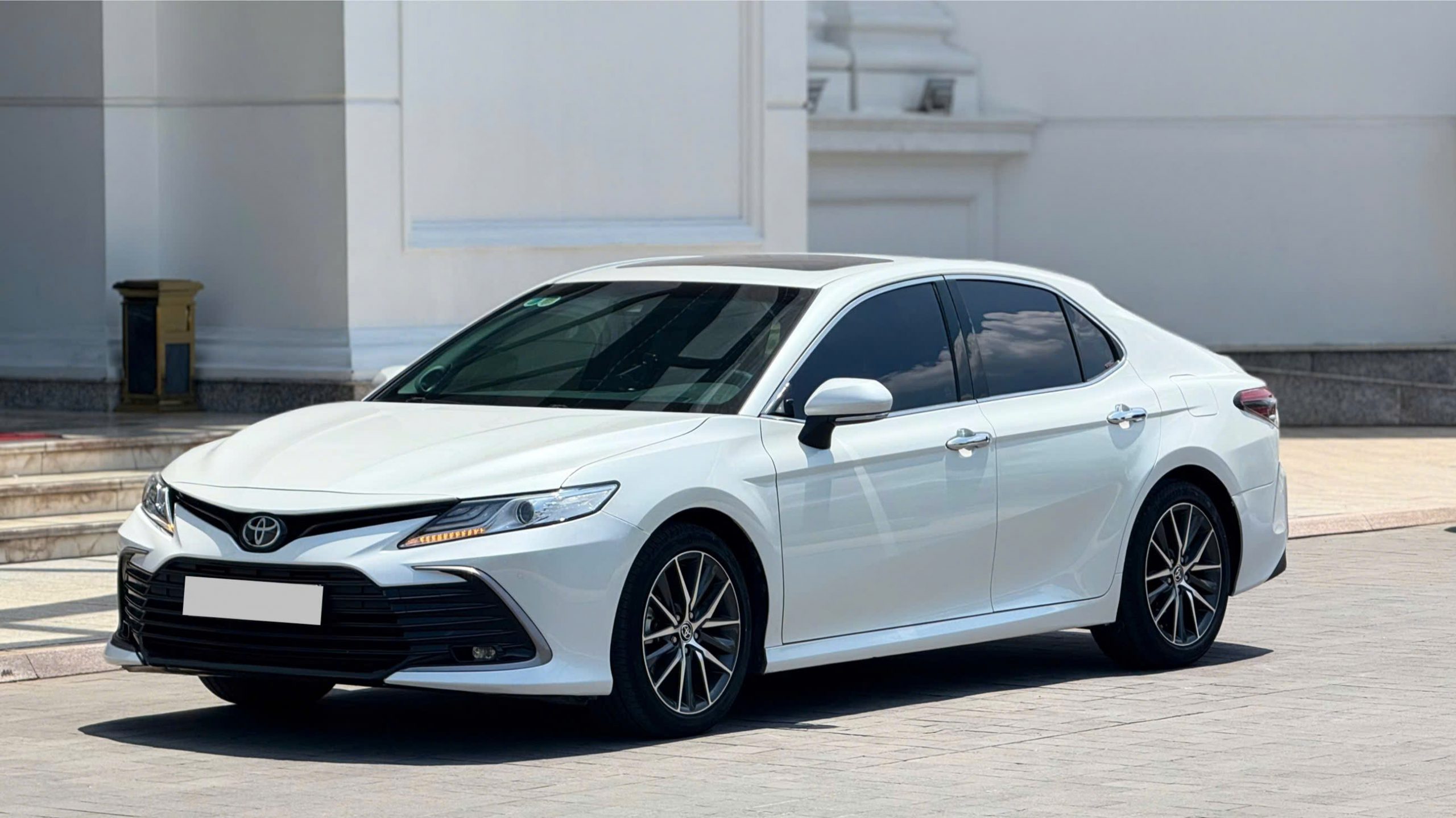MUA TOYOTA CAMRY 2.0Q 2022 CŨ CHÍNH HÃNG HÀ NỘI